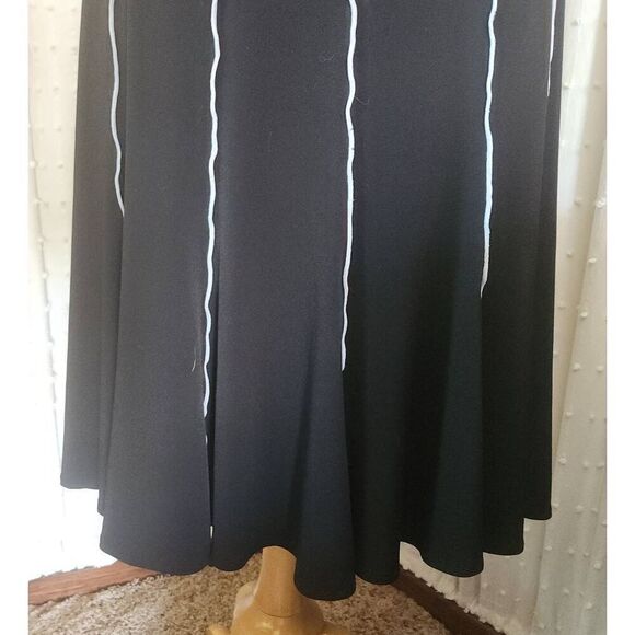 Sandra Darren got and flare black dress with satin trim - Picture 7 of 12